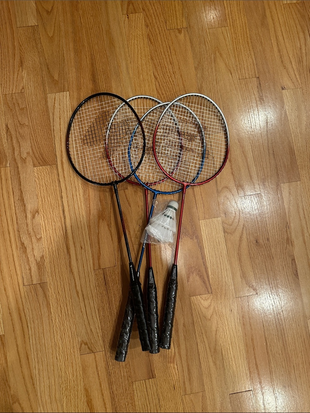NEW Badminton Racket Set of 4 with 2 Shuttlecocks